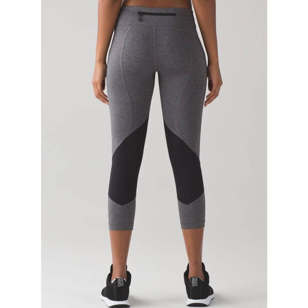 LULULEMON ATHLETICA Pace Rival Crop (19') in Heathered Black/Heathered Slate Siz